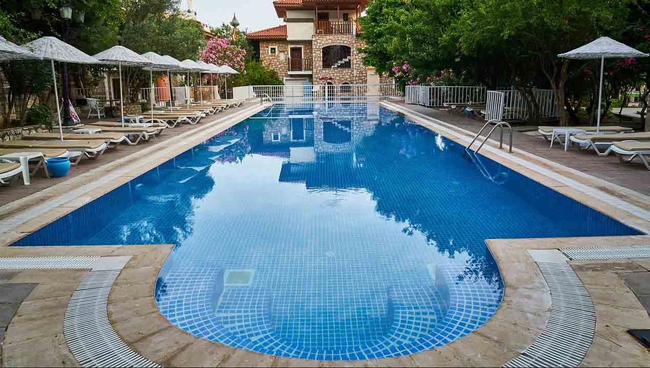 tiled pool cost